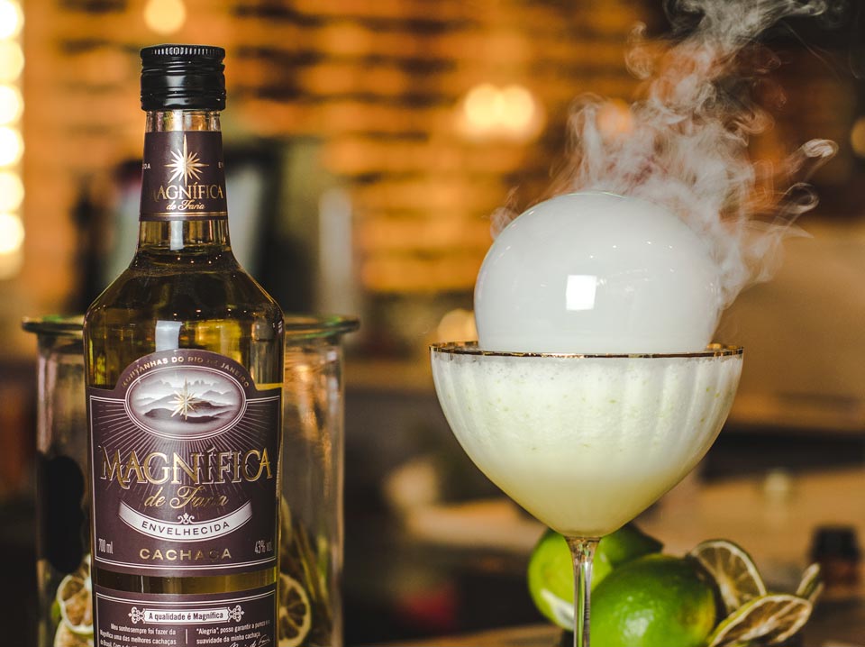 cocteleria-baltazares-dos-hermanas preparacion de cocteles baltazares dos hermanas